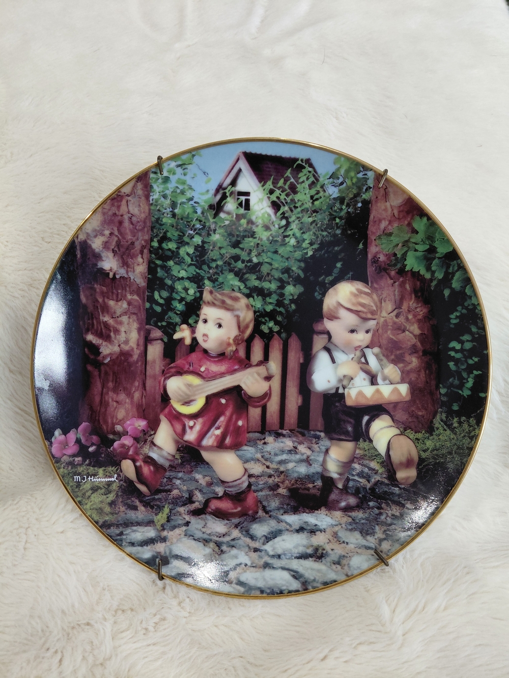 Hummel Decorative Collector Plate - Children Playing (Multicolor)